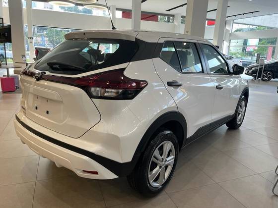 NISSAN KICKS PLAY 1.6 16V FLEXSTART ACTIVE PLUS XTRONIC NISSAN KICKS PLAY 1.6 16V FLEXSTART ACTIVE PLUS XTRONIC